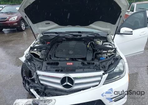 2013 Mercedes-Benz C 300 Luxury 4Matic/Sport 4Matic из США, поврежденный, VIN WDDGF8AB7DR276047